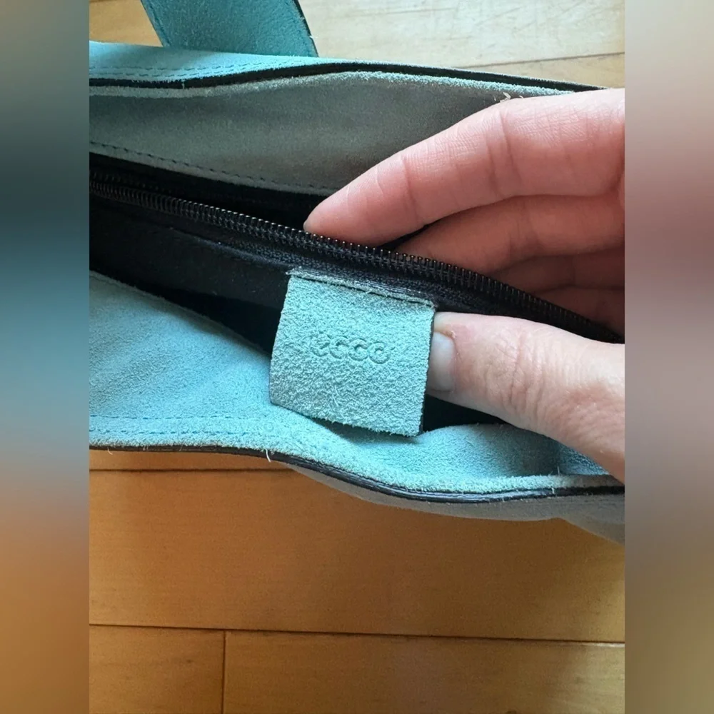 Ecco zip closure